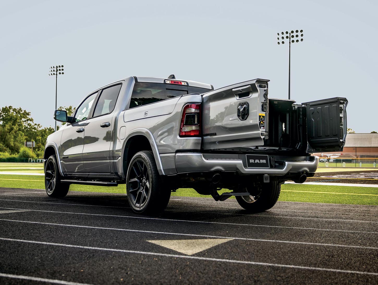 RAM 1500 Laramie Night RAM 1500 Laramie Night